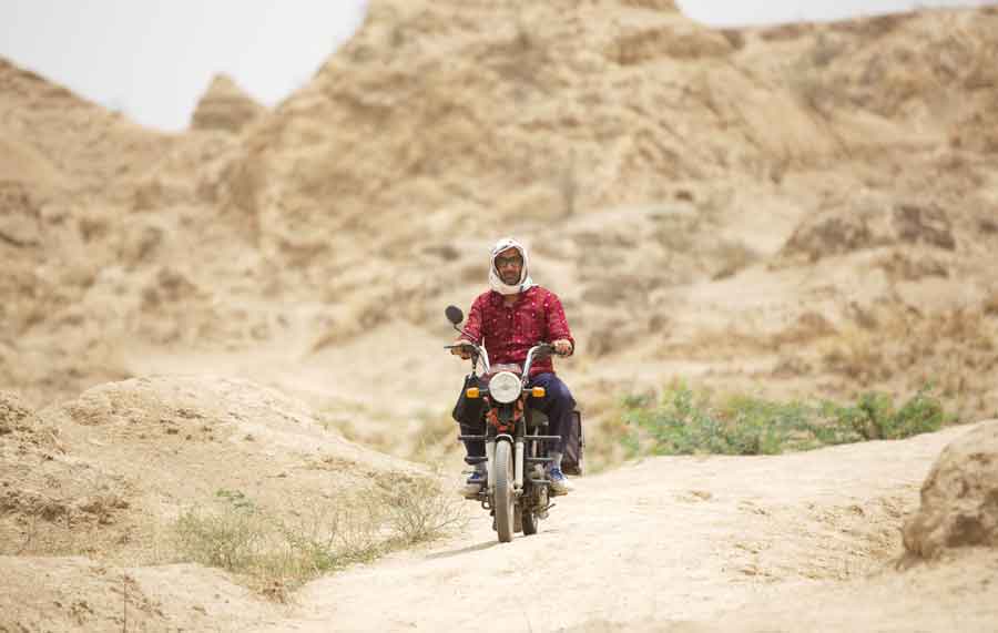 KADVI HAWA (DARK WINDS)