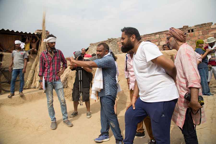 KADVI HAWA (DARK WINDS)